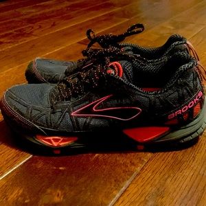 BROOKS Cascadia 8 Trail Running Shoe - Women’s Size 8.5